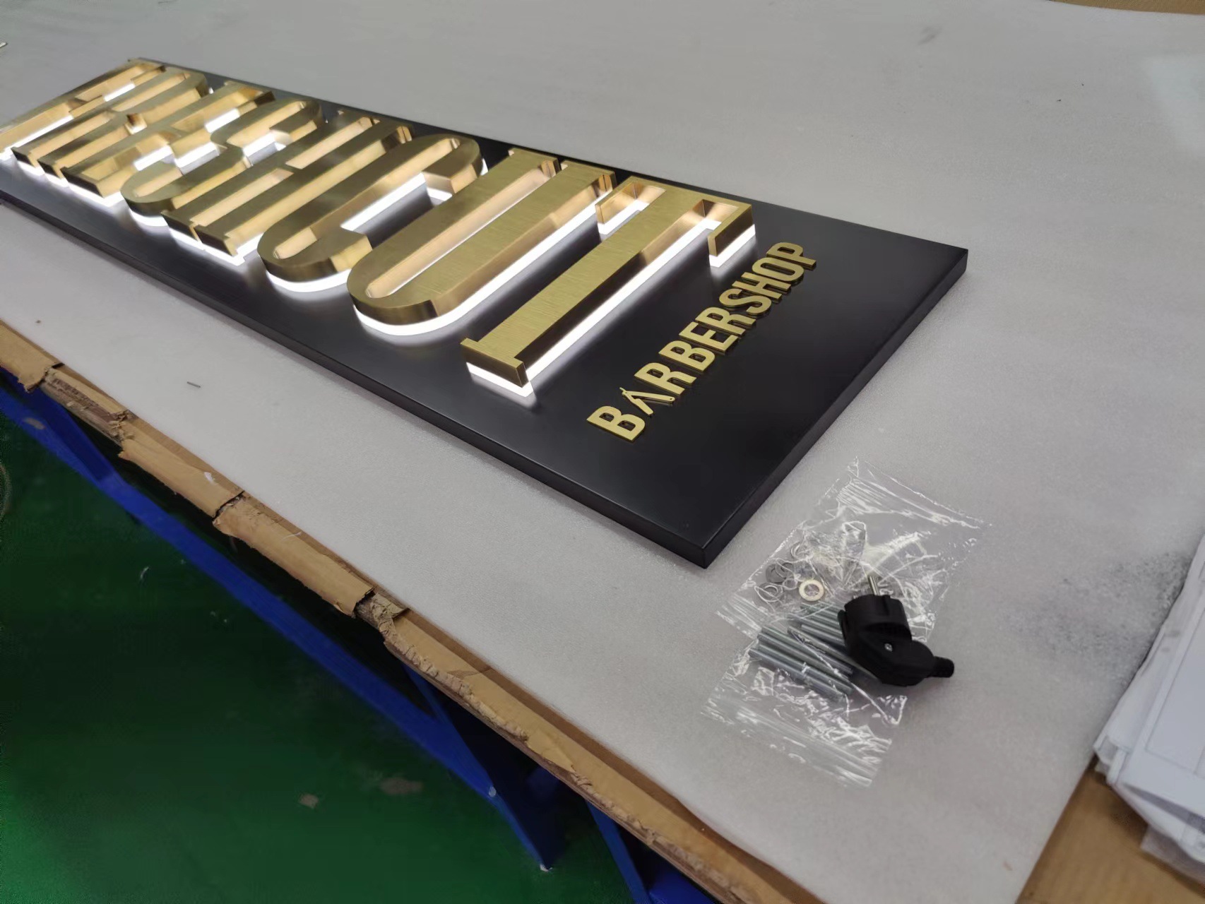 工厂制定室外电镀发光字设计门头品牌3d拉丝钛金不锈钢led背光字